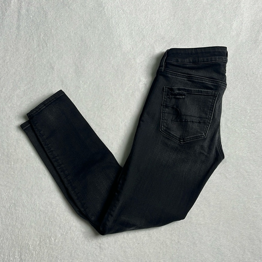 American Eagle Women’s Black Denim Distressed Jegging Size 4 SHORT